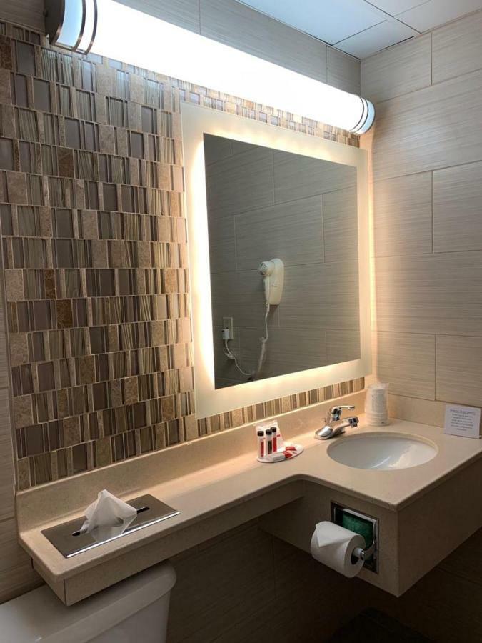 Howard Johnson By Wyndham North Bergen Exterior foto